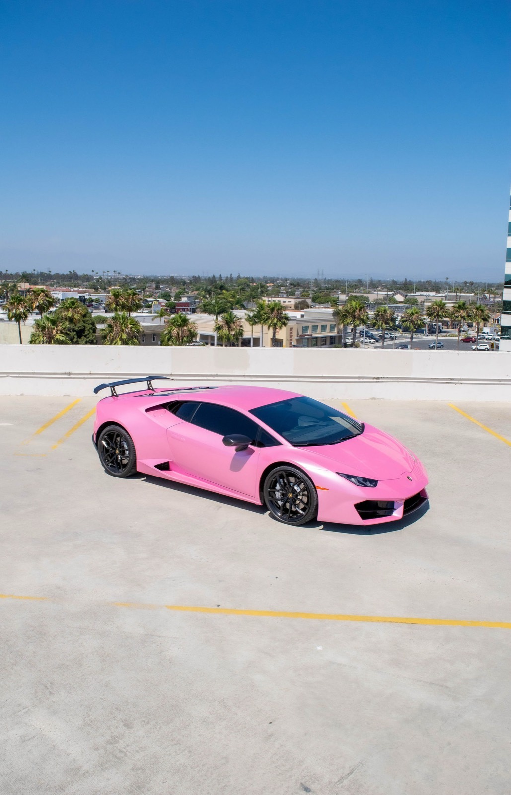 2017 Lamborghini Huracan (Pink) photo 3