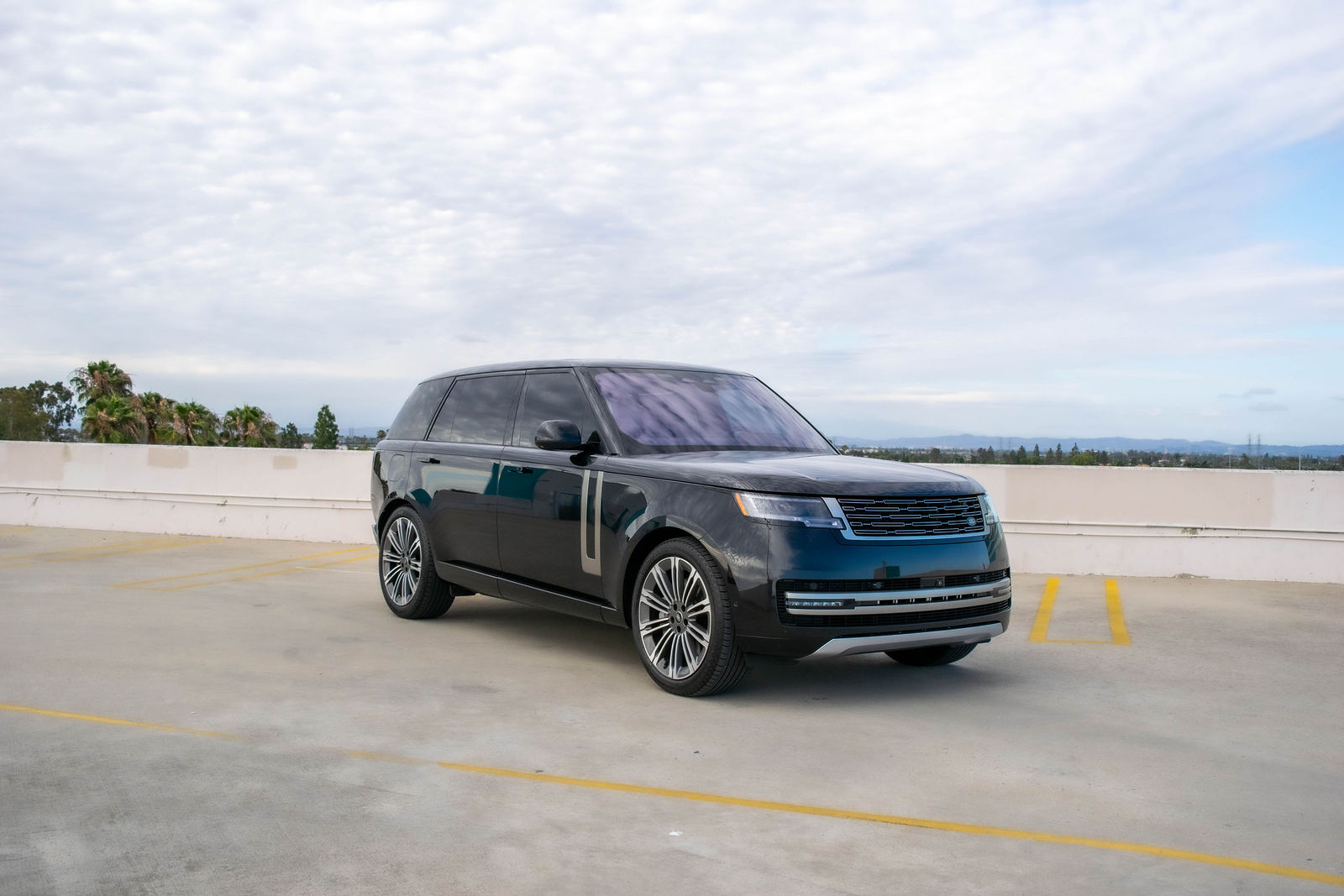2025 Land Rover Range Rover SE photo 2