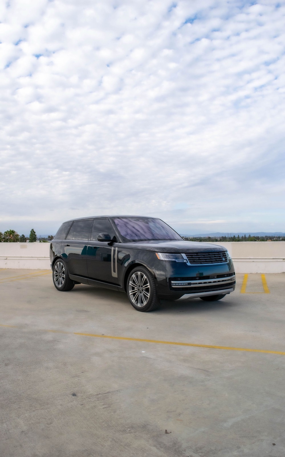 2025 Land Rover Range Rover SE photo 3